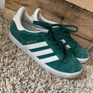 Like new green Adidas Gazelle sneakers